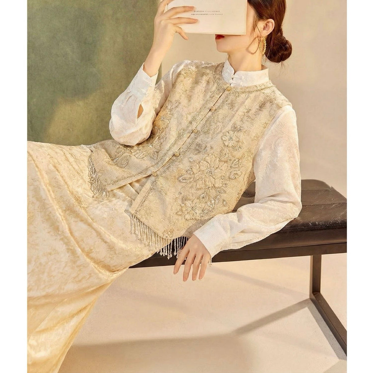 Designer 3D Floral Embroidered Lace Tank Top Women Front Cut-Out Sleeveless Top